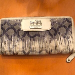 COACH WALLET : white /blue/ silver